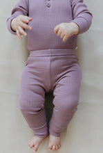 Load image into Gallery viewer, Ribbed Leggings in Lilac
